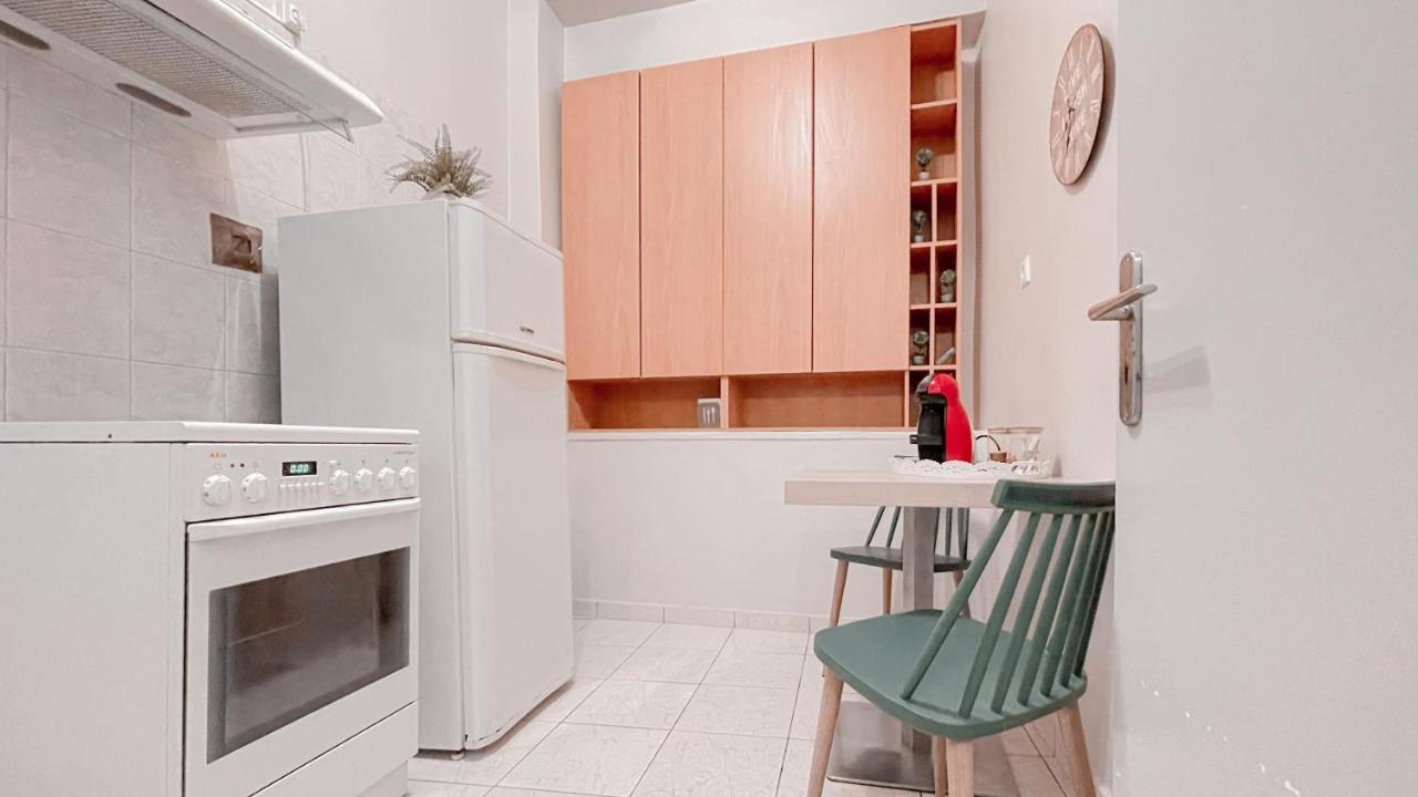 Cute 1Br Apt With Balcony In The Heart Of The City เอเธนส์ ภายนอก รูปภาพ
