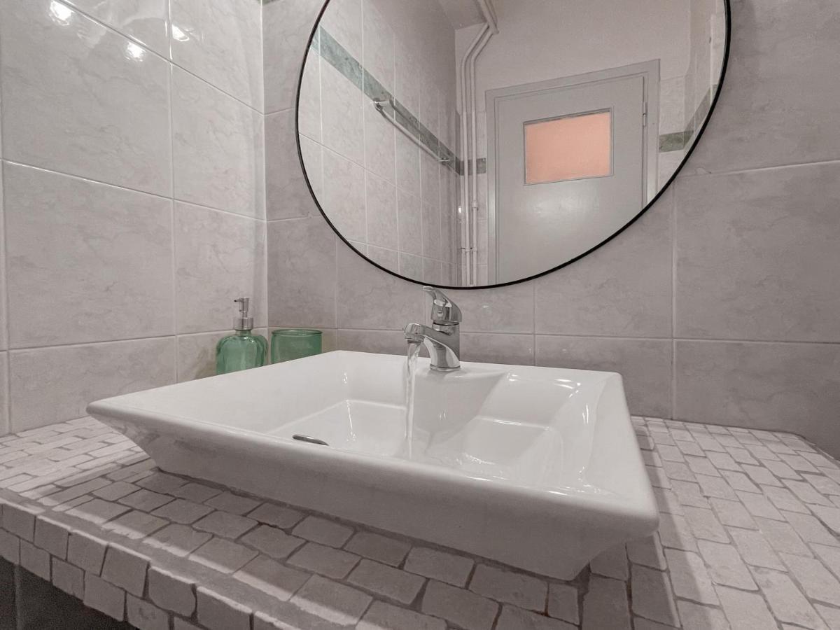 Cute 1Br Apt With Balcony In The Heart Of The City เอเธนส์ ภายนอก รูปภาพ