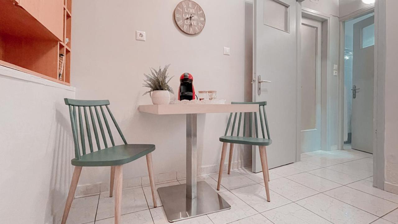 Cute 1Br Apt With Balcony In The Heart Of The City เอเธนส์ ภายนอก รูปภาพ